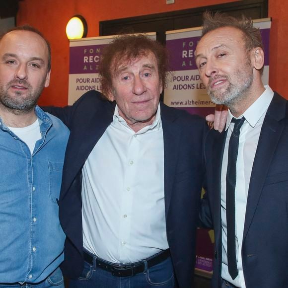 Alain Souchon entre ses fils Ours et Pierre - Backstage du Gala de la Fondation Recherche Alzheimer placée sous le signe de l’émotion et du partage avec un concert unique sur le thème "2 générations chantent pour la 3ème" à l’Olympia à Paris le 17 mars 2025. © Olivier Borde - Bertrand Rindoff/Bestimage