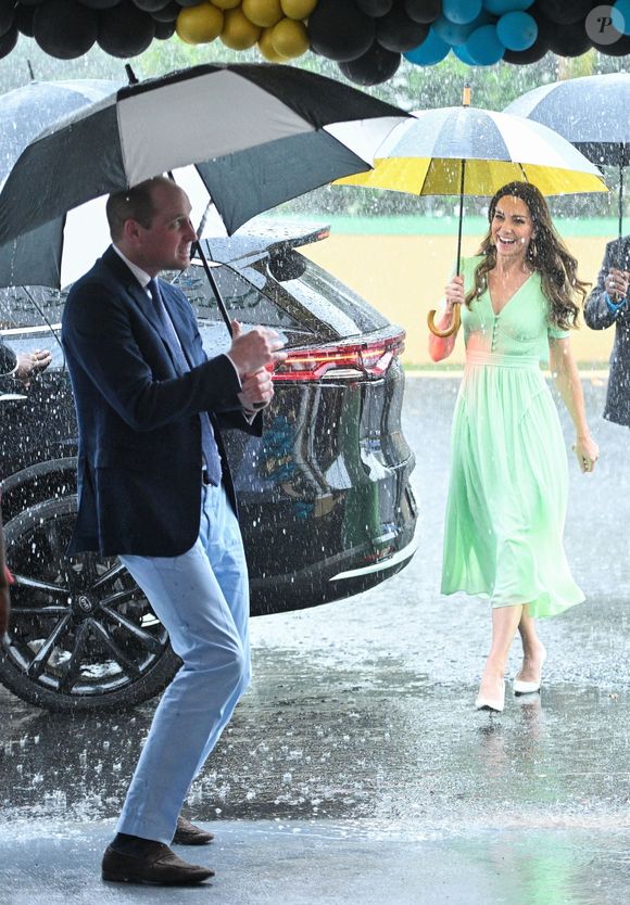 Le prince William et Catherine (Kate) Middleton  visitent l'école primaire Sybil Strachan à Nassau aux Bahamas, le 25 mars 2022. Le duc et la duchesse de Cambridge visitent le Belize, la Jamaïque et les Bahamas au nom de sa Majesté la reine à l'occasion du jubilé de platine.
©Backgrid UK/ Bestimage