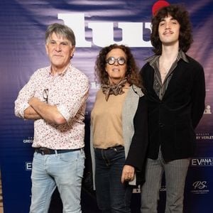 Tex avec sa femme Béatrice et leur fils Lothaire - Soirée de lancement du magazine Lui à l'hôtel Bowmann à Paris le 9 mars 2026. © Julien Sarkissian/ Bestimage
