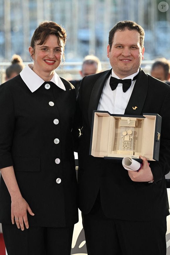 Le réalisateur irakien Hasan Hadi (R) pose à côté de la réalisatrice italienne Alice Rohrwacher lors d'un photocall après avoir remporté le prix de la Caméra d'Or pour le film "The President's Cake" lors de la cérémonie de clôture de la 78e édition du Festival de Cannes à Cannes, France, le 24 mai 2025. Photo de David Niviere/ABACAPRESS.COM