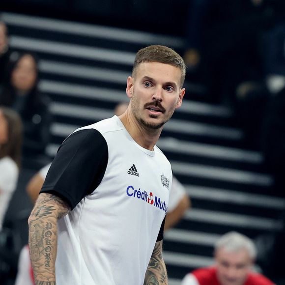 Matt Pokora a-t-il participé au tournage d'une émission ? 

Match de futsal lors de la nouvelle édition du Foot-Concert organisé par le Réseau A.Ma.N.D./Huntington Avenir à la LDLC Arena à Lyon le 11 Novembre 2024. © Dominique Jacovides/Bestimage
