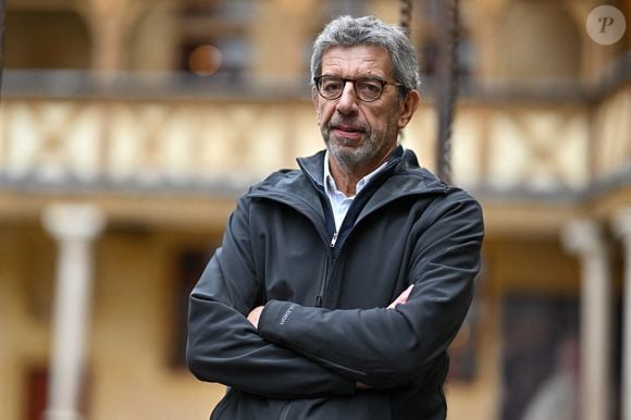 Michel Cymes lors de la 163e vente aux enchères des vins des Hospices de Beaune à Beaune, France, le 19 novembre 2023. Photo par Julien Reynaud/APS-Medias/ABACAPRESS.COM