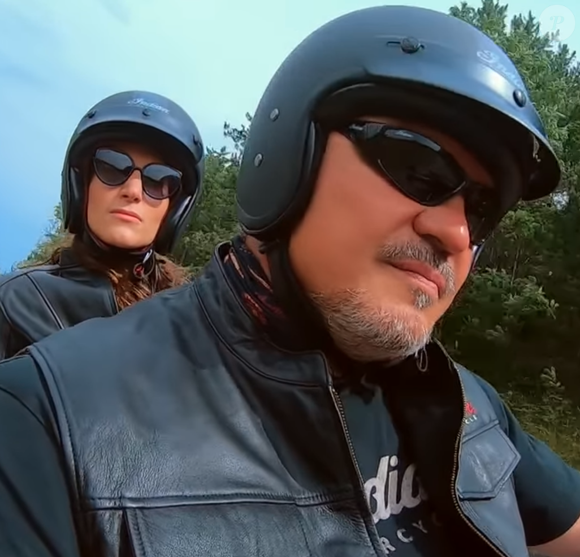 David Douillet, 56 ans aujourd'hui vit depuis 10 ans un grand amour...

Pour David Douillet et sa nouvelle épouse, le bonheur est dans l'Ain. Capture reportage France 3 Rhône Alpes.