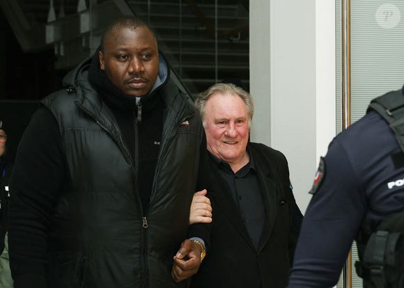 Gérard Depardieu a son procès pour agressions sexuelles sur deux femmes lors d'un tournage de film en 2021, au tribunal correctionnel de Paris le 26 mars 2025.

© Denis Guignebourg / Bestimage