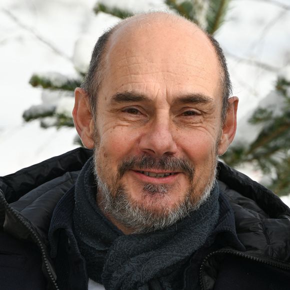 Bernard Campan posant pour le photocall du film 'Et plus si affinites' lors du 27ème Festival du Film de Comédie à L'Alpe d'Huez, France, le 19 janvier 2024. Photo by Mireille Ampilhac/ABACAPRESS.COM