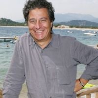 Christian Clavier, propriétaire d’un yacht et d’un voilier : il a ouvert ses bateaux de luxe à des personnalités mondialement connues