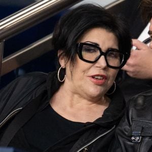 Liane Foly et un ami - Célébrités dans les tribunes lors du match de qualification pour la Coupe du Monde 2026 entre la France et l'Islande (2-1) au Parc des Princes à Paris le 9 septembre 2025. © Federico Pestellini/PsnewZ/Bestimage