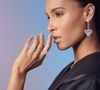 L'affaire a finalement éclaté à l'été 1987 avec un dépôt de bilan spectaculaire, laissant un trou financier de plus de deux milliards de francs et conduisant à l'incarcération des dirigeants. 

Cindy Bruna porte la nouvelle collection "Josephine" de la maison Chaumet