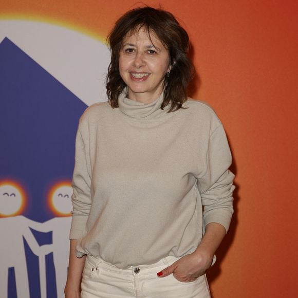 Très émue, Valérie Bonneton a décrit Bruno Salomone comme un homme "délicat", "poétique", "drôle" et un "grand artiste".

Valérie Bonneton - Première du film "Les Habitants" au cinéma Le Grand Rex à Paris le 31 mars 2026. © Coadic Guirec/Bestimage