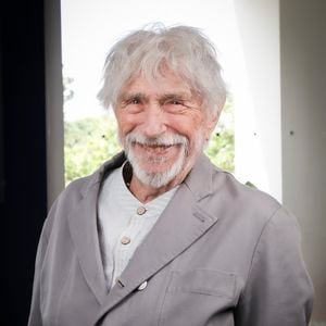 Devenue une véritable réussite, cette activité est aujourd'hui l'une des grandes passions de Pierre Richard, aux côtés de son épouse.
Pierre Richard lors du 78ème Festival International du Film de Cannes, au Palais des Festivals à Cannes, France, le 22 mai 2025.
© Jack Tribeca/Bestimage