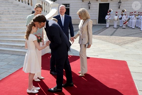Le prince Albert II de Monaco, la princesse Charlène et leurs enfants accueillent le président Emmanuel Macron , sa femme Brigitte et une délégation au palais princier à Monaco le 7 juin 2025. © Ludovic Marin / Pool / Bestimage