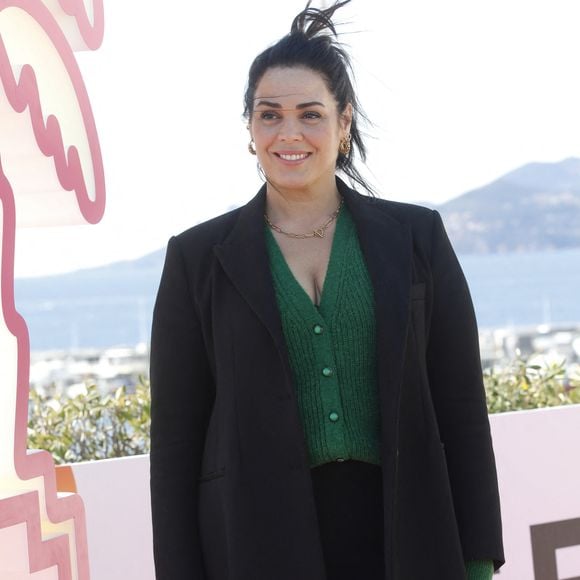 Lola Dewaere au photocall de la série "Astrid et Raphaëlle" lors de la 5ème saison du festival International des Séries "Canneseries" à Cannes, France, le 2 avril 2022. 

© Denis Guignebourg/Bestimage