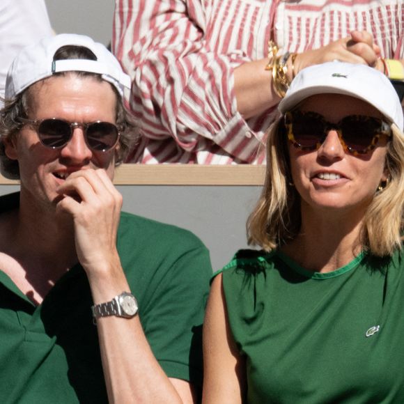 Amélie Etasse avec un ami lors des Internationaux de France de Tennis de Roland Garros 2025. Paris, le 30 mai 2025. @Laurent Zabulon ABACA
