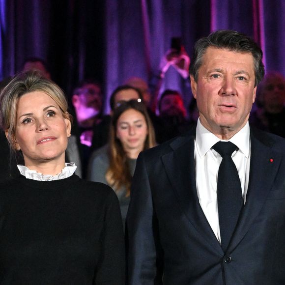 Après avoir passé quelques heures en garde à vue, Christian Estrosi a fait passer un message sur les réseaux sociaux, 

Christian Estrosi, le maire de Nice, accompagné de sa femme la journaliste et chroniqueuse de télé, Laura Tenoudji, a participé à la réunion de rentrée des Amis du Maire organisé dans la salle de spectacle du Palais de la Méditerranée à Nice
© Bruno Bebert/Bestimage