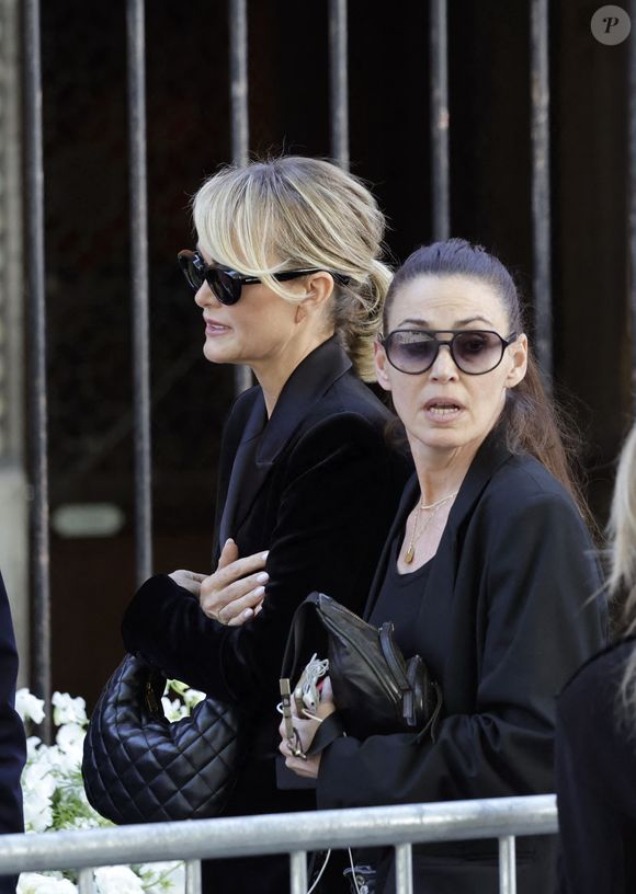 Laeticia Hallyday - Arrivées aux obsèques de N.Farès en l'église Saint-Jean-de-Montmartre à Paris, le 24 avril 2026. 
© Jacovides / Borde / Bestimage