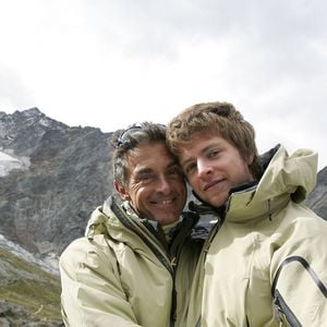 Antoine est comédien et travaille dans l'événementiel.

Le présentateur de télévision français Gérard Holtz et son fils Antoine (18 ans) gravissent le Mont Blanc dans le cadre d'une campagne pour l'événement environnemental 'Pure Mountain', à Saint-Gervais, dans le sud-est de la France, le 25 août 2005. Photo par Laurent Zabulon/ABACAPRESS.COM