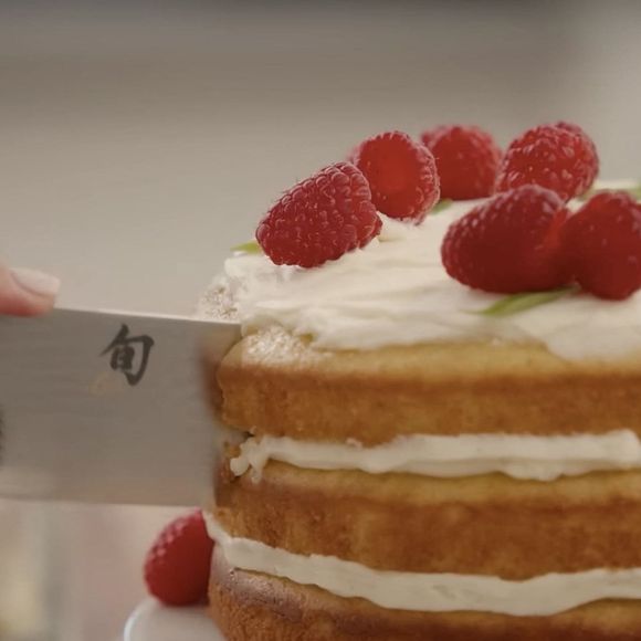 Et pour cause,  ce gâteau porte le nom de l'arrière-arrière-arrière-grand-mère de son mari, la reine Victoria.

Meghan Markle dévoile la bande-annonce de sa nouvelle série Netflix, « With Love, Meghan »