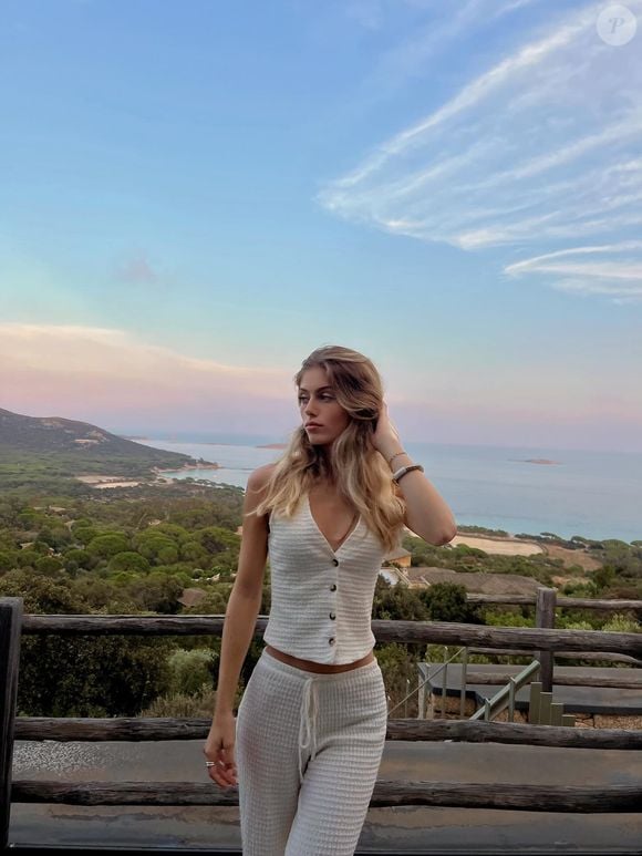 Lou Lambert, Instagram