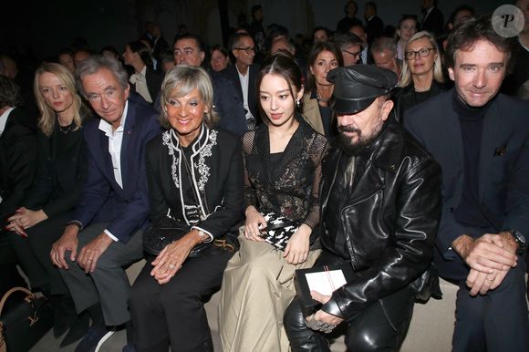 Delphine Arnault, Bernard Arnault, Hélène Arnault, Gina Alice Redlinger, Peter Marino et Antoine Arnault - Font Row du défilé Dior Collection Femme Prêt-à-porter Printemps/Eté 2023 lors de la Fashion Week de Paris, France, le 27 septembre 2022. © Bertrand Rindoff/Bestimage