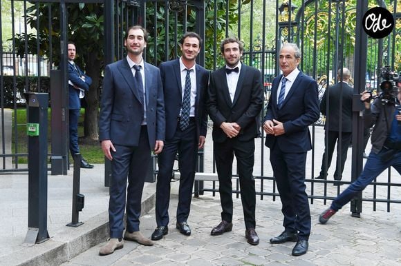 Louis Kretz, Valentin Kretz, Martin Kretz et leur père Olivier Kretz - Soirée de gala des 50 ans de la Fondation Claude Pompidou à l'Hôtel Marcel Dassault à Paris le 12 avril 2022.

© Rachid Bellak / LMS / Bestimage
