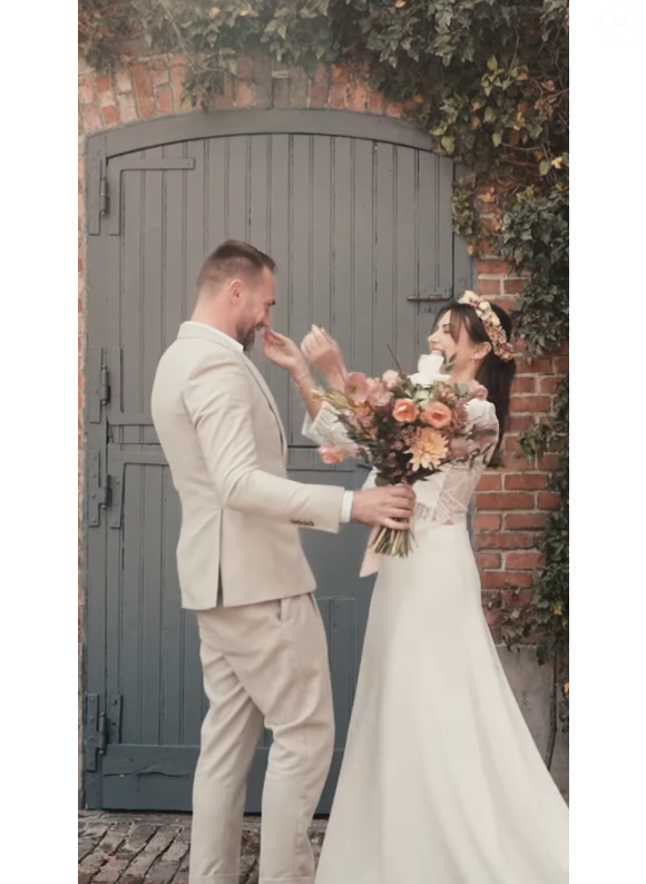 Elle a révélé que son fiancé Julien l'avait demandée en mariage
Laura de "Pékin Express" va se marier