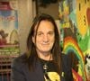 Stella Sulak, auteure belge, vit désormais au Canada avec leurs enfants.

Exclusif - Francis Lalanne - Journée de la Fête Arc en Ciel pour la diversité au profit de l'association "Innocence En Danger" à la Foire du Trône à Paris le 1er juin 2019. M. Campion s'affiche avec A. Benalla, son nouveau "consultant sécurité" pour la Foire du Trône. © JLPPA/Bestimage