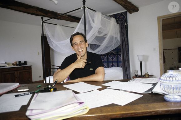En France, en Provence, dans le Var, Thierry Ardisson en vacances à Collobrières en aout 1991