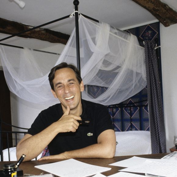 En France, en Provence, dans le Var, Thierry Ardisson en vacances à Collobrières en aout 1991