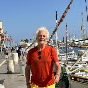 L'artiste qui fête ses 81 ans se balade souvent sur le port

Gérard Lenorman sur le port de Sanary-sur-Mer ©Instagram - Gérard Lenorman