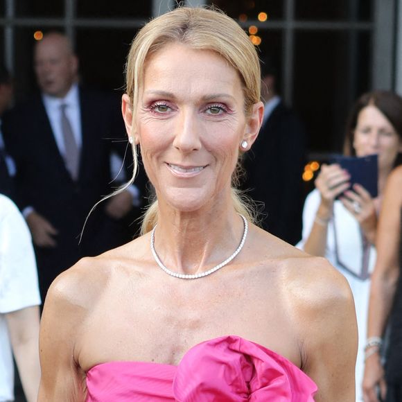 ... ou bien encore "Miracle" de Céline Dion, titre de l'album "Sans attendre". 

Celine Dion quitte l'hôtel Le Crillon palace à Paris, France, le 29 juin 2019. Photo ABACAPRESS.COM