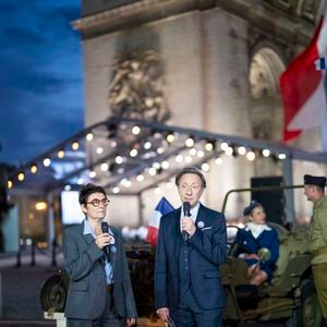 Exclusif - Sabine Pesier, Stéphane Bern - Emission "Le concert pour la paix" sur les Champs-Elysées à Paris, retransmis en direct sur France 2, le 8 mai 2025. © Christophe Clovis - Pierre Perusseau / Bestimage