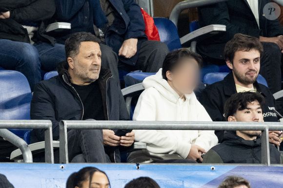 Arthur et son fils Aaron ont aussi été aperçus dans les tribunes du Stade de France ce jour-là

Arthur et son fils Aaron - Célébrités dans les tribunes du quart de finale de la Ligue des Nations de l'UEFA 2025 "France - Croatie (2-0 / tab 5-4)" au Stade de France à Saint-Denis le 23 mars 2025. © Cyril Moreau/Bestimage