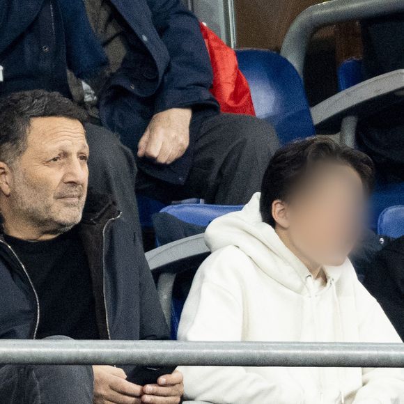 Arthur et son fils Aaron ont aussi été aperçus dans les tribunes du Stade de France ce jour-là

Arthur et son fils Aaron - Célébrités dans les tribunes du quart de finale de la Ligue des Nations de l'UEFA 2025 "France - Croatie (2-0 / tab 5-4)" au Stade de France à Saint-Denis le 23 mars 2025. © Cyril Moreau/Bestimage