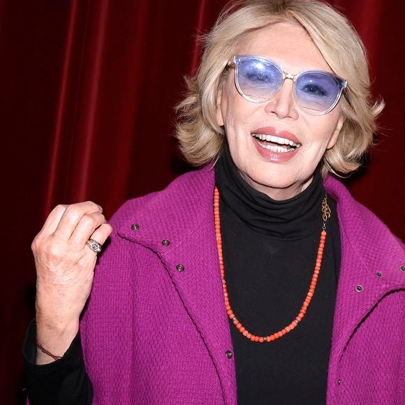 C'est Amanda Lear qu'il l'a assuré dans un entretient accordé à Nathalie Lévy sur Canal +. 
Exclusif - Amanda Lear - Backstage de la comédie "Irrezizetible" au théâtre Comédie Bastille à Paris le 6 octobre 2025. © Cédric Perrin/Bestimage
