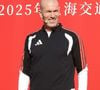 Il raconte que ce métier l'avait marqué en voyant un livreur près de son quartier.

Zinedine Zidane et le footballeur Kuai Jiwen visitent l'université Jiao Tong de Shanghai lors de leur tournée en Chine - 30/11/2025 © Imago/PsnewZ/Bestimage