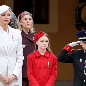 La princesse Charlene de Monaco, La princesse Gabriella de Monaco, comtesse de Carladès, le prince Jacques de Monaco, marquis des Baux - La famille princière monégasque dans la cour d'honneur du palais lors de la fête nationale à Monaco le 19 novembre 2025. © Dominique Jacovides - Bruno Bebert / Bestimage