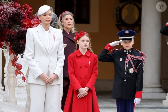 La princesse Charlene de Monaco, La princesse Gabriella de Monaco, comtesse de Carladès, le prince Jacques de Monaco, marquis des Baux - La famille princière monégasque dans la cour d'honneur du palais lors de la fête nationale à Monaco le 19 novembre 2025. © Dominique Jacovides - Bruno Bebert / Bestimage