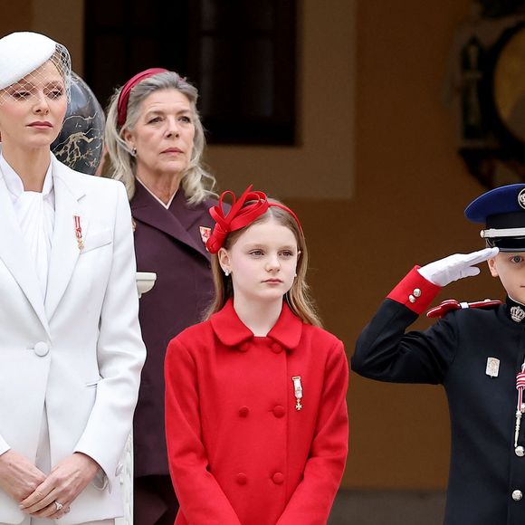 La princesse Charlene de Monaco, La princesse Gabriella de Monaco, comtesse de Carladès, le prince Jacques de Monaco, marquis des Baux - La famille princière monégasque dans la cour d'honneur du palais lors de la fête nationale à Monaco le 19 novembre 2025. © Dominique Jacovides - Bruno Bebert / Bestimage