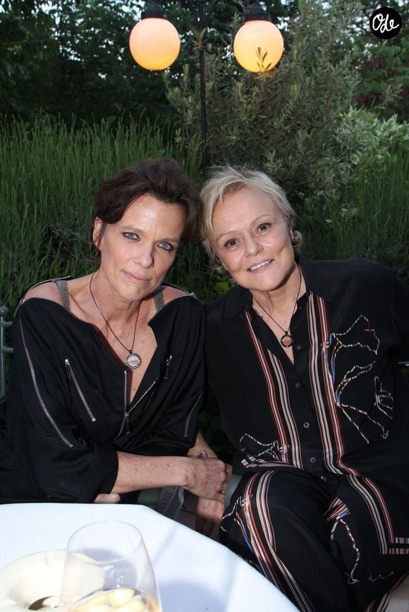 Muriel Robin et Anne Le Nen affichent une relation solide, construite au fil de deux décennies d’amour.

Muriel Robin et Anne Le Nen - Présentation du Collier « Terra by Roland Garros » créé par Anne Le Nen, Présidente de Ground Legend. La terre battue du court central de Roland Garros est scellée dans une médaille. Restaurant Laurent à Paris, France le 22 Mai 2026. 

© Philippe Baldini /Bestimage