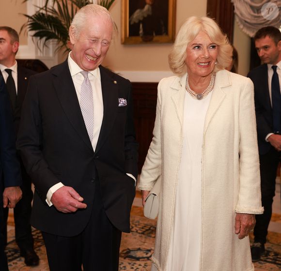 Le roi Charles III d'Angleterre, prononce un discours devant le Parlement italien, en présence de Camilla Parker Bowles, reine consort d'Angleterre, à Rome, le 9 avril 2025. Le couple royal britannique est en visite d'Etat de quatre jours en Italie. Mirrorpix / Bestimage