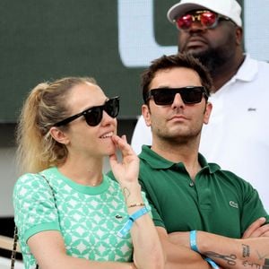 “On va peu au restaurant, comme mes parents, d’ailleurs, chez qui il y avait toujours du monde, et j’ai hérité de ça”, poursuit l’acteur

Pio Marmaï et sa compagne Charlotte Ranson (enceinte) - Célébrités en tribunes des Internationaux de France de tennis de Roland Garros 2023 à Paris le 11 juin 2023. © Jacovides-Moreau/Bestimage