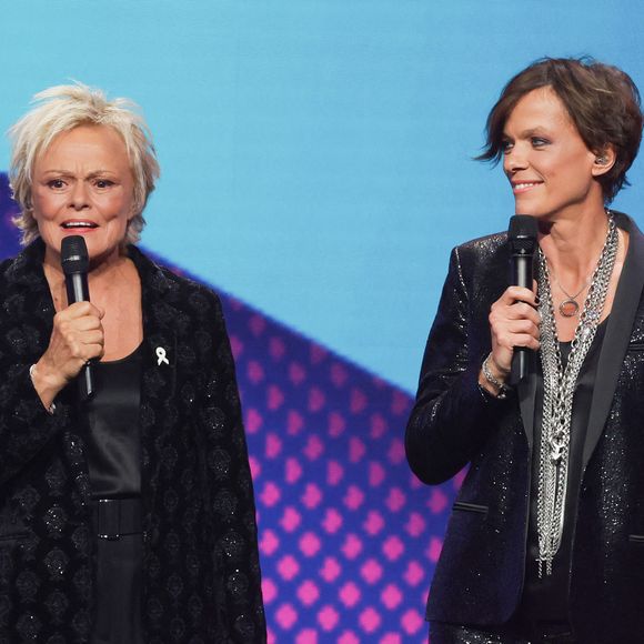 Le couple, qui partage également la passion de la comédie, joue ensemble dans la série "Master Crimes" depuis 2023.

Muriel Robin, Anne Le Nen lors de l'enregistrement de l'émission "Nos voix pour toutes" au profit de la Fondation des femmes à l’Adidas Arena diffusée sur TMC le 25 novembre 2025, à Paris, France, le 19 novembre 2025. © Guirec-Moreau/Bestimage