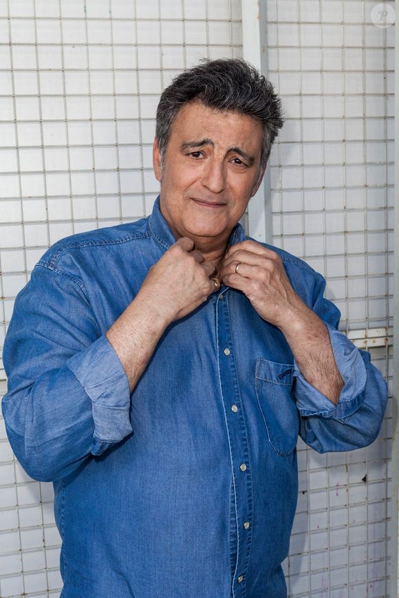 Portrait du chanteur Phil Barney lors de l'enregistrement de l'émission de télévision les grands du rire à Paris, France le 16 Juin 2015. Photo Maxime Reynaud/APS-Medias/ABACAPRESS.COM