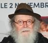 Car des bruits de chantier dans son immeuble ne s'arrêtent (presque) jamais.

Albert Delpy - Avant-première du film "Une robe pour Mrs Harris" au cinéma Max Linder Panoramic à Paris le 25 octobre 2022.