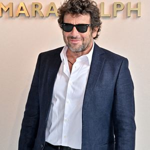 Patrick Bruel au défilé Tamara Ralph dans le cadre de la Semaine de la Haute Couture à Paris, France, le 7 juillet 2025. Photo by Julien Reynaud/APS-Medias/ABACAPRESS.COM