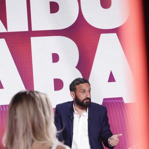 Exclusif - Cyril Hanouna, sur le plateau de l’émission « TPMP » présentée par C.Hanouna et diffusée en direct sur Youtube et sur toutes les box (SFR, FREE, Bouygues, MyCanal etc), Boulogne-Billancourt, France, le 17 mars 2025. © Jack Tribeca / Bestimage