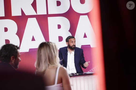 Exclusif - Cyril Hanouna, sur le plateau de l’émission « TPMP » présentée par C.Hanouna et diffusée en direct sur Youtube et sur toutes les box (SFR, FREE, Bouygues, MyCanal etc), Boulogne-Billancourt, France, le 17 mars 2025. © Jack Tribeca / Bestimage