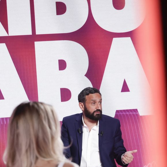 Exclusif - Cyril Hanouna, sur le plateau de l’émission « TPMP » présentée par C.Hanouna et diffusée en direct sur Youtube et sur toutes les box (SFR, FREE, Bouygues, MyCanal etc), Boulogne-Billancourt, France, le 17 mars 2025. © Jack Tribeca / Bestimage