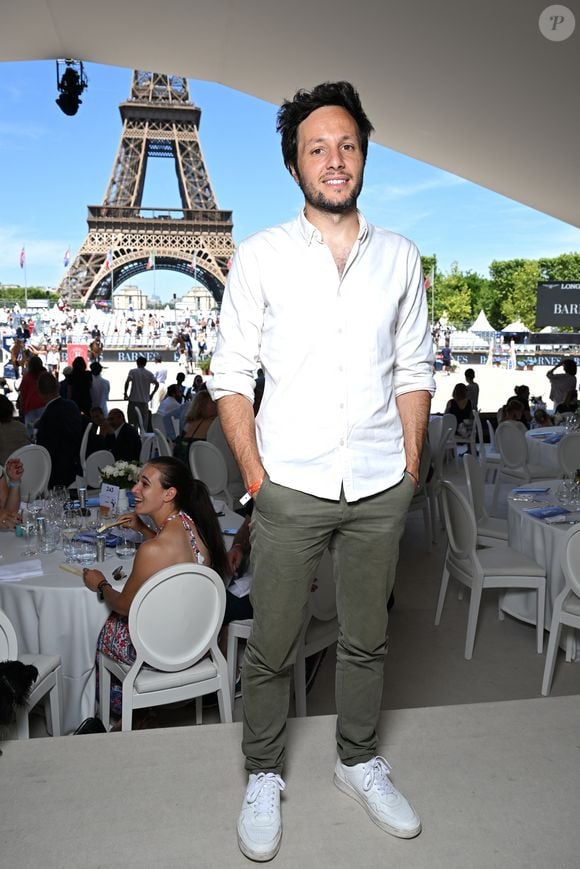 Exclusif - Vianney dans la tente VIP lors du Longines Paris Eiffel Jumping au pied de la Tour Eiffel sur le Champ-de-Mars à Paris, France, le 21 juin 2025. © Perusseau-Veeren/Bestimage