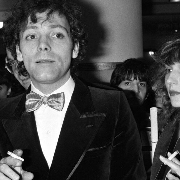 Orpheline de père, elle s'est retrouvée chez ses grands-parents car sa mère, Elisabeth Malvina-Chalier, dite Elsa, était aussi instable et sujette aux problèmes de drogue... 

Patrick Dewaere et sa compagne Elisabeth Malvina-Chalier, dite Elsa, à la cérémonie des César en 1980. Crédit Jean-Claude Woestelandt / Bestimage